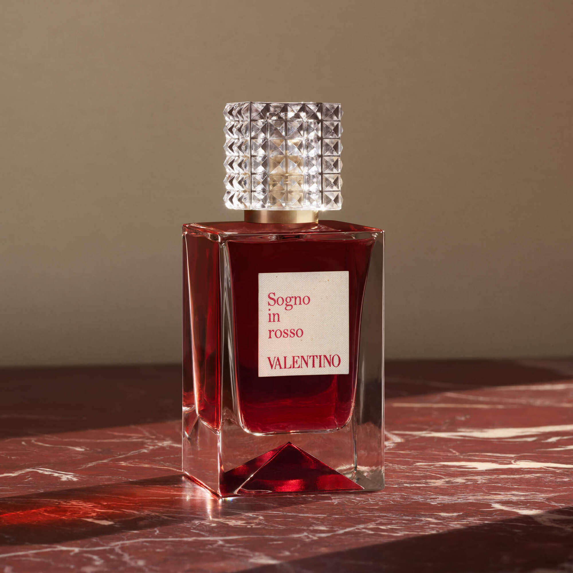 VALENTINO Sogno in rosso 香水 Sogno in Rosso: Haute Couture Perfume | Valentino Beauty