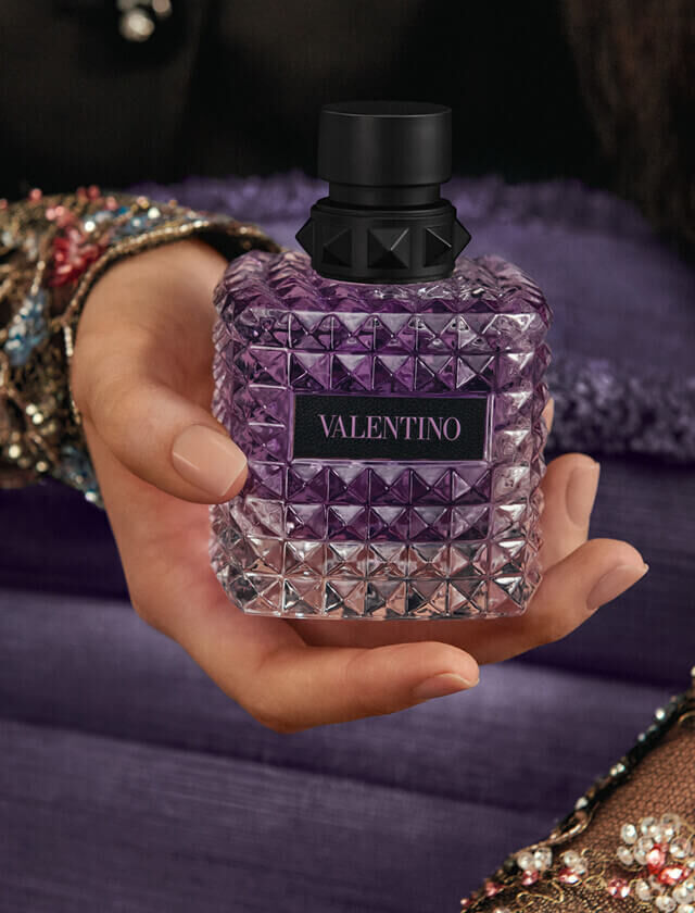 Mosaic Banner Born In Roma Donna Purple Bottle in Hand