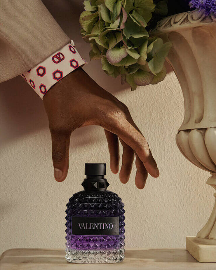 Mosaic Banner Born In Roma Donna Purple Bottle in Hand